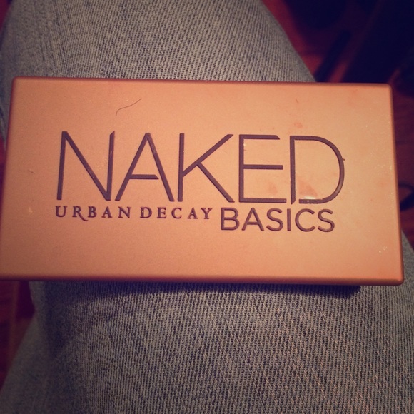 ❗️SOLD❗️Urban Decay naked basics palette