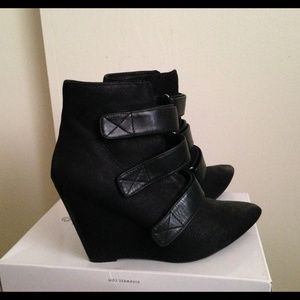 Aldo black booties!