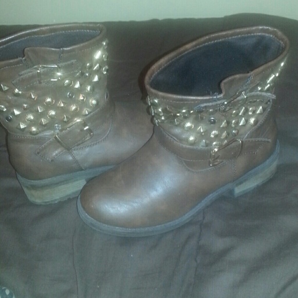 LoveCulture mini brown boots