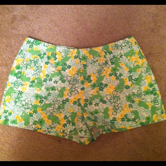 Lilly Pulitzer High Waisted frog shorts, size 2-6