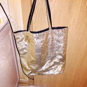 Vs gold tote