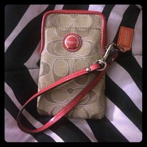 Authentic pink and tan coach wristlet💎