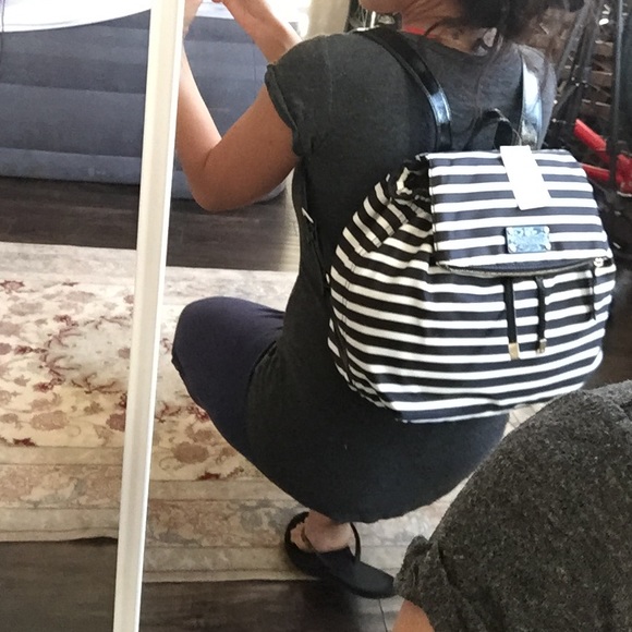 ⚡️CLEARANCE⚡️🎀Kate Spade striped bag🔱 - Picture 2 of 4