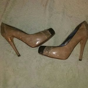 Snakeskin pattern/beige high heels