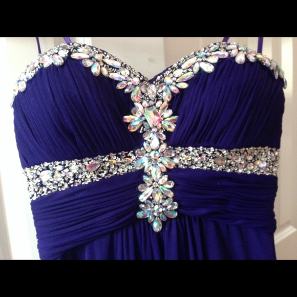 BRAND NEW NEVER WORN deep purple cache prom dress - Picture 2 of 4