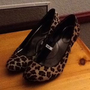Leopard calf skin heel