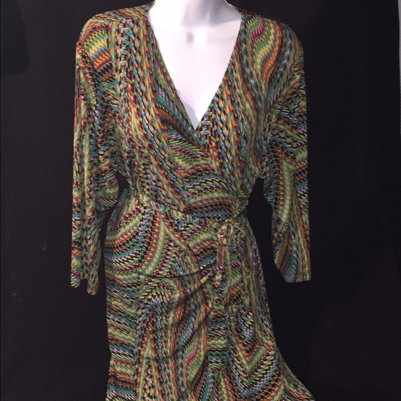 Super cute and flattering plus size wrap dress.