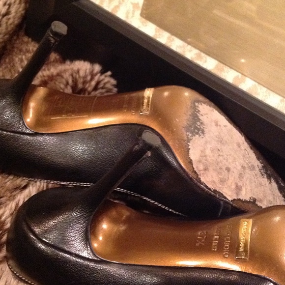 AUTHENTIC  DOLCE & GABBANA PUMPS - Picture 3 of 4