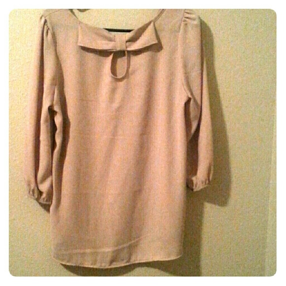 Shear Cream  Shirt w/ bow in the back!