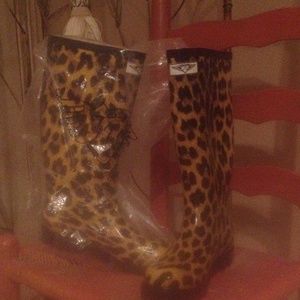 forever young leopard print rain boots!