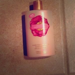 Victoria's Secret Sweet Temptations Lotion