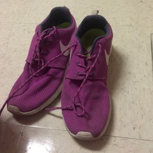 Nike roshe women's shoe