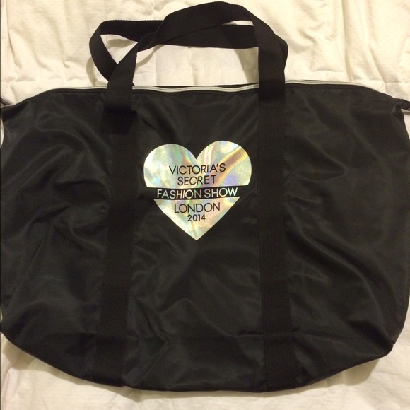 Victoria's Secret 2014 fashion show duffle bag 👑