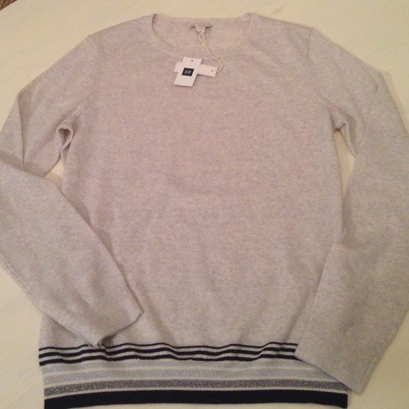 REDUCED - NWT Gap 💯% Fine Wool Crewneck sweater