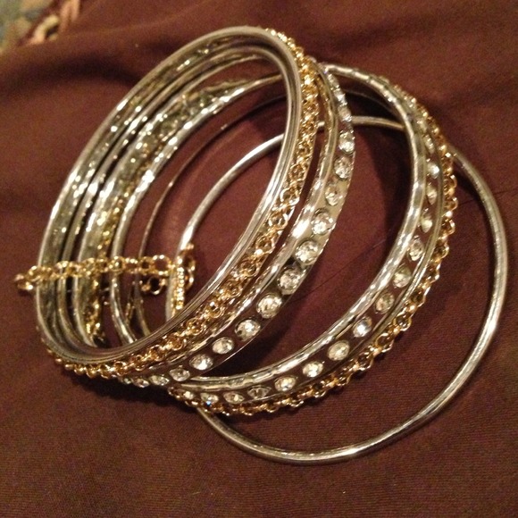 Jessica Simpson bangles !