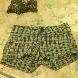 Plaid mid waisted shorts