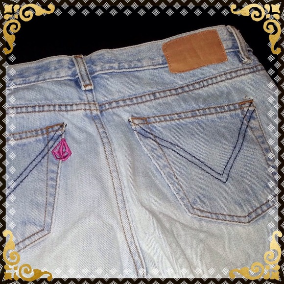 Volcom Boyfriend Jeans: Can distress Upon Request - Picture 3 of 4