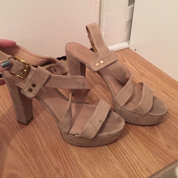 Strappy Pour La Victoire Sandals