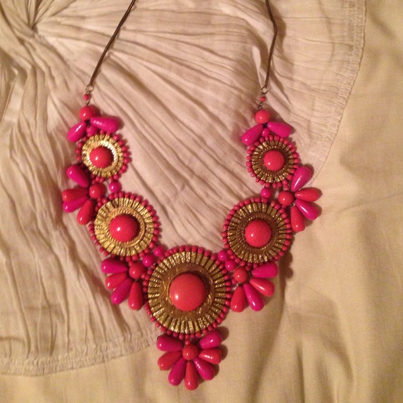 Jewelry - Pink flower necklace