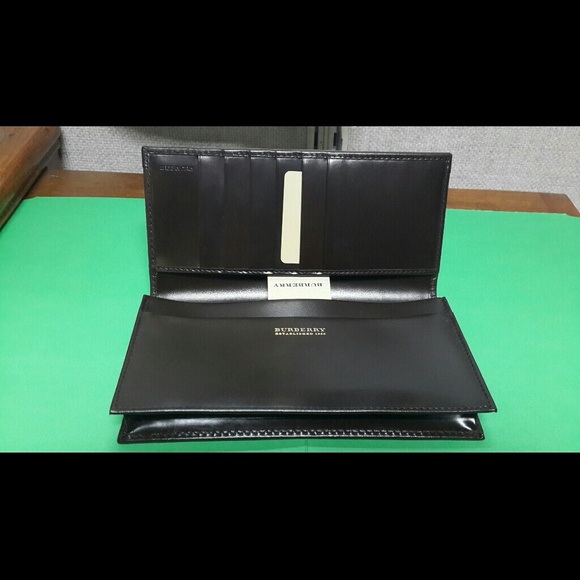 Additional pictures of Burberry Yen wallet