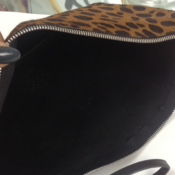 Sold Leopard clutch 🎊PM Editor pick🎊 - Picture 3 of 4