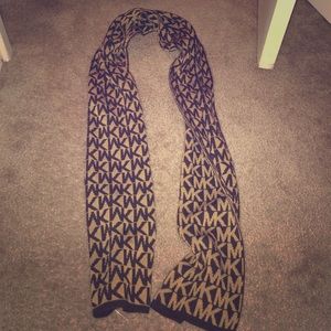 Micheal kors scarf