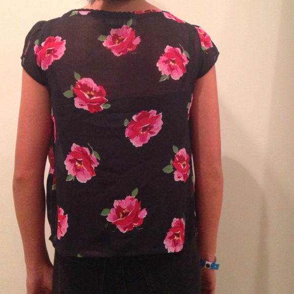 Chiffon flower top - Picture 2 of 3