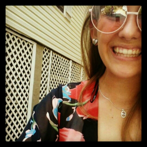 *Looking For* These Sunglasses or similar ones - Picture 1 of 2