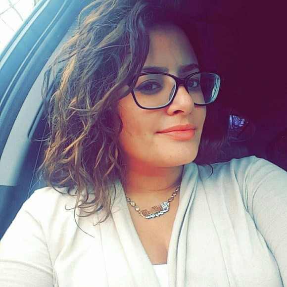 WELCOME TO MY CLOSET!!! - Picture 2 of 4