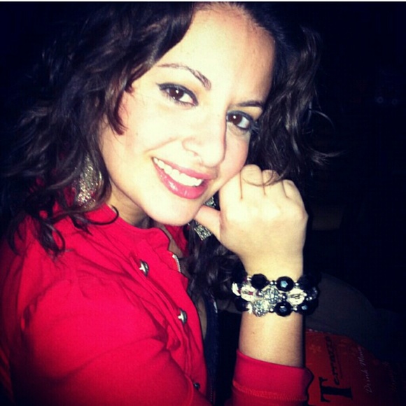 WELCOME TO MY CLOSET!!! - Picture 4 of 4