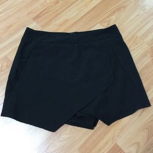 Nwt black short
