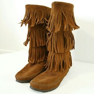 Minnetonka fringe boots seude