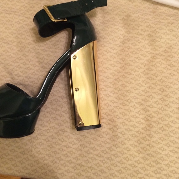 Dark Green Patent Mary Janes - NWT - Picture 3 of 4