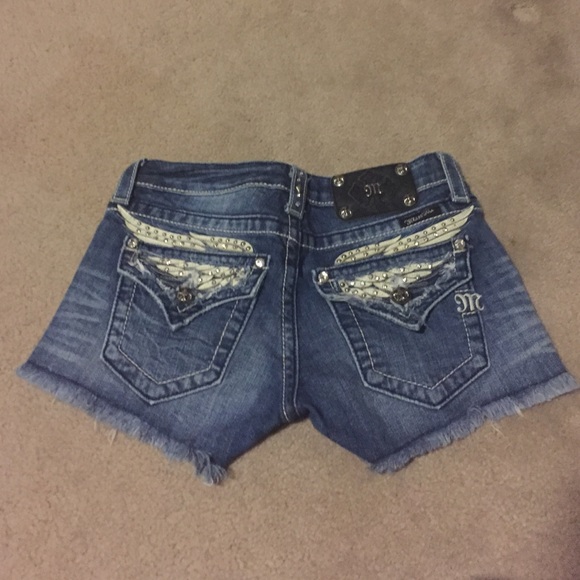 Miss me wing shorts