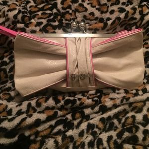 Jessica Simpson clutch