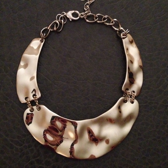 St. Thomas gold played necklace - Picture 2 of 4