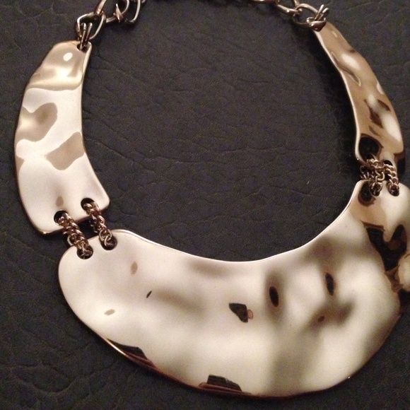 St. Thomas gold played necklace - Picture 3 of 4