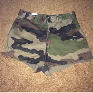 Re stored Camo shorts can be worn as high waisted