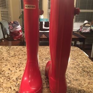 Red hunter boots size 7. Excellent condition.