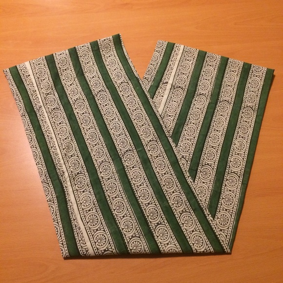 ❌DONATED❌Maelu Secret Garden Infinity Scarf NWOT - Picture 2 of 3