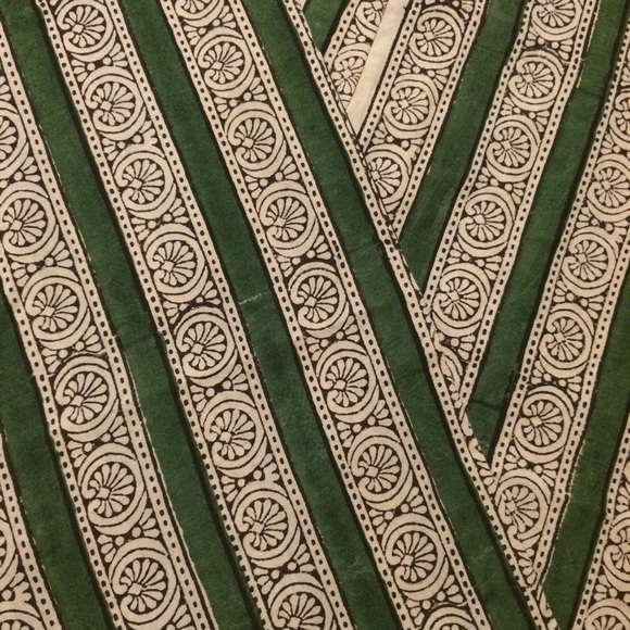 ❌DONATED❌Maelu Secret Garden Infinity Scarf NWOT - Picture 3 of 3