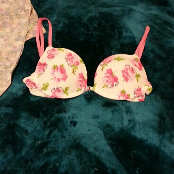 Gilly hicks bra!