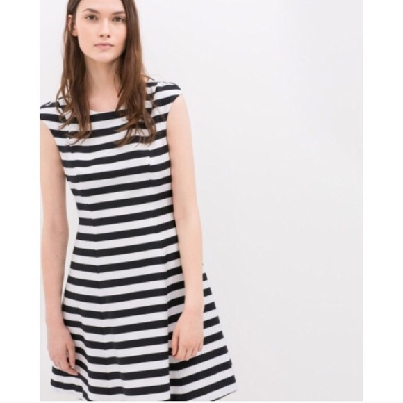 Zara Wide Striped Flared Dress - New with tags - Picture 2 of 3