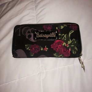 Skull and roses wallet