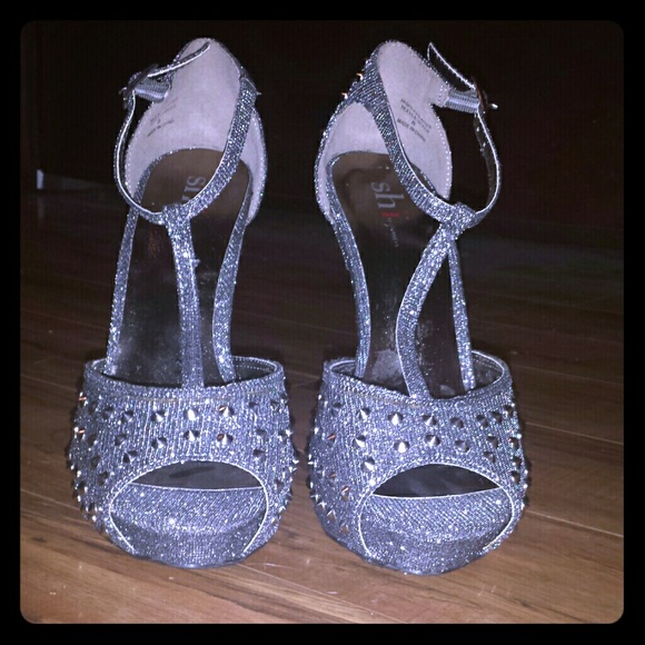 Sold!Brand new  sparkling high heel shoes
