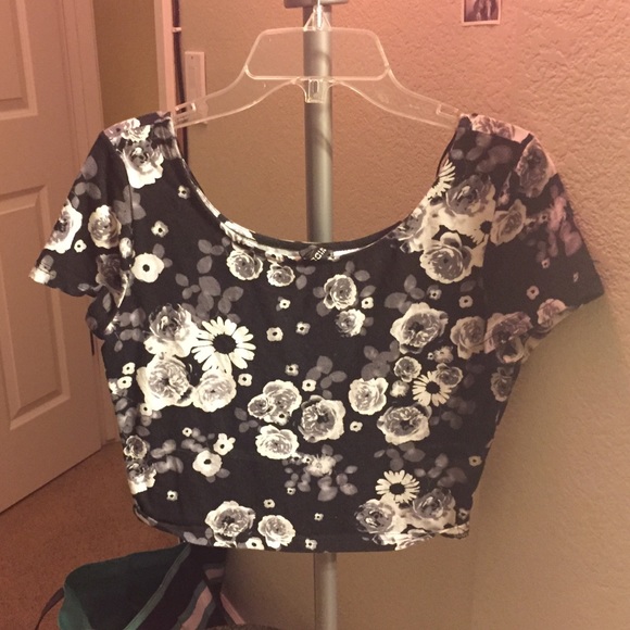 Black and White Floral Crop Top