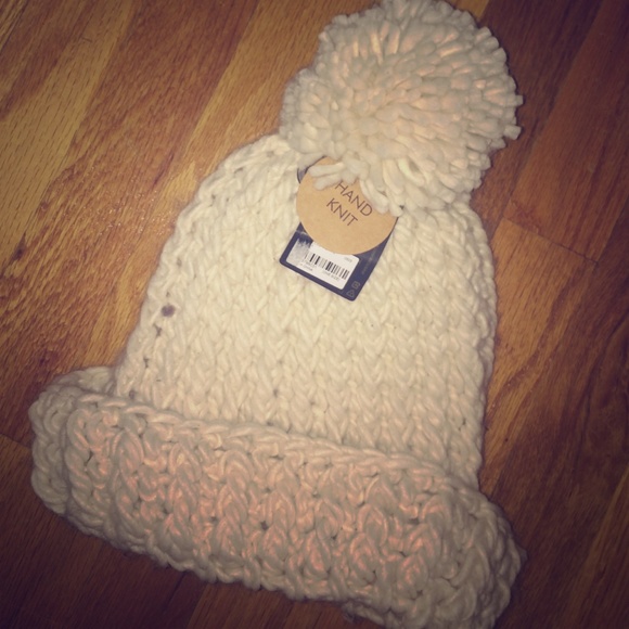 Hand knit forever 21 pom hat