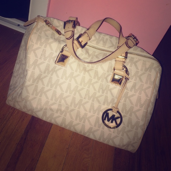 Micheal kors monogram