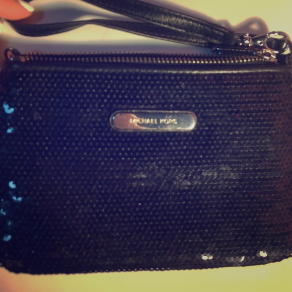 Sequence black Micheal kors wristlet