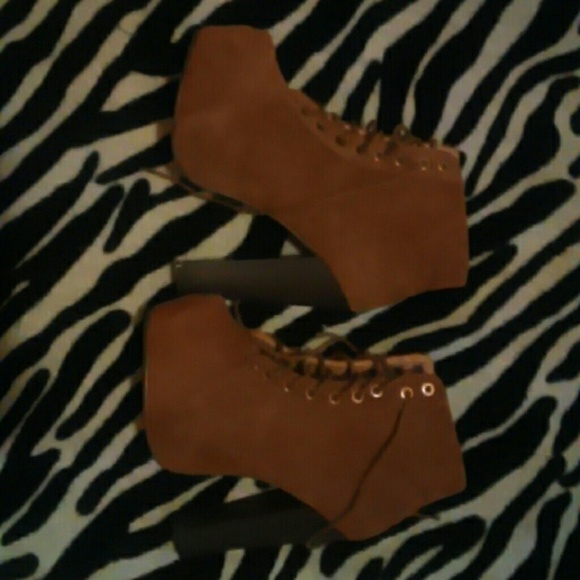 Heels - Picture 2 of 3